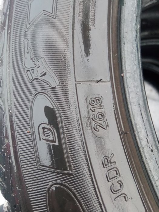 Комплект зимової гуми 215/55/17.