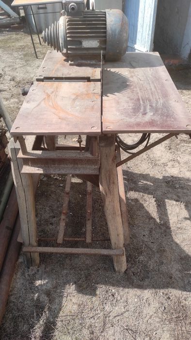 Станок деревообрабатывающий циркулярка