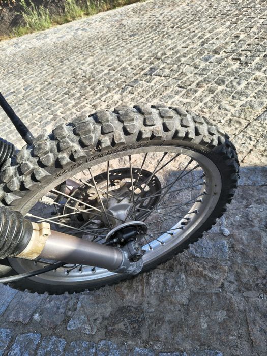 Suzuki DR 650 SE