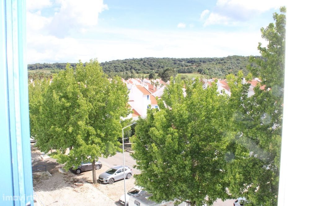 Apartamento T3 com varanda, garagem e terraço em Quinta do Anjo — Quinta do Anjo, Setúbal