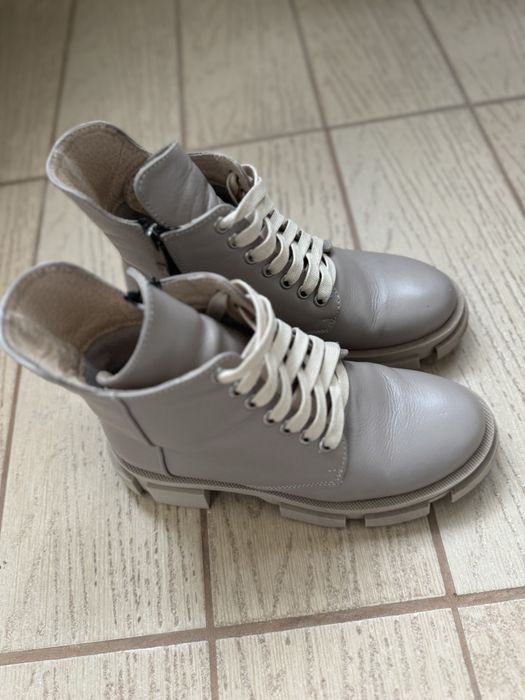 Продам черевики шкіряні,ботінки  жіночі бежеві