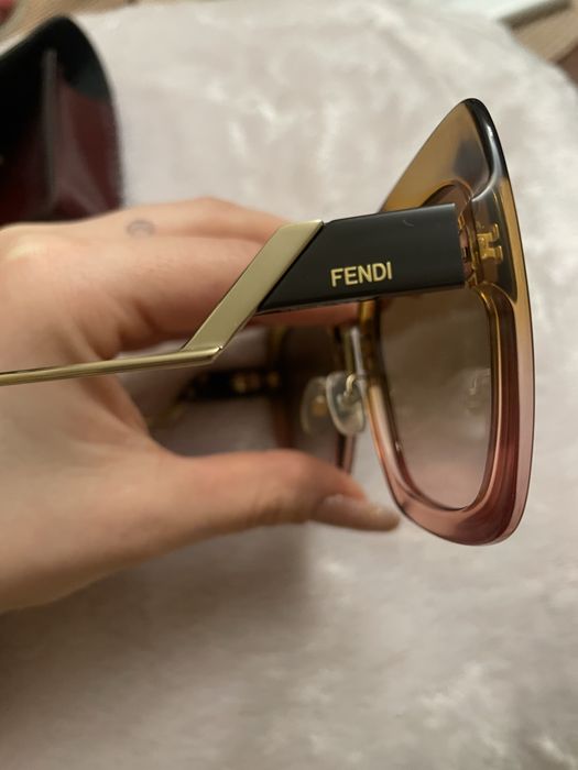 Оригінальні Сонцезахисні окуляри FENDI