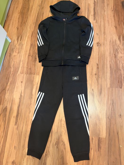 Dres chłopięcy adidas - 152