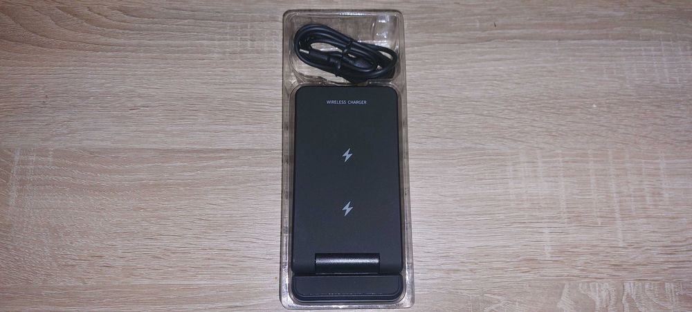 Stacja Dokująca 3w1 do iPhona, iWatch i Earbuds Czarna Lub Biała