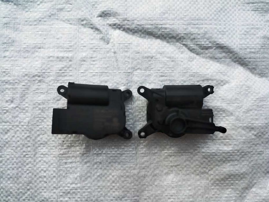 Мотор заслінки пічки 52411483R06 7L0907511AL VW Touareg Audi Q7