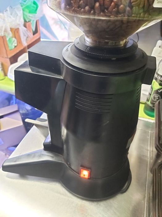 Профессиональная кофемолка " OBEL"