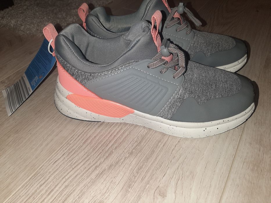 Оригінальні кросівки на дівчинку від alive