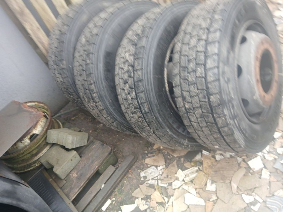 Opony 245/70/19,5 90%  Bieżnika