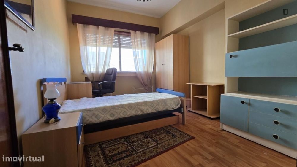 Quarto - localizado em Massarelos Porto