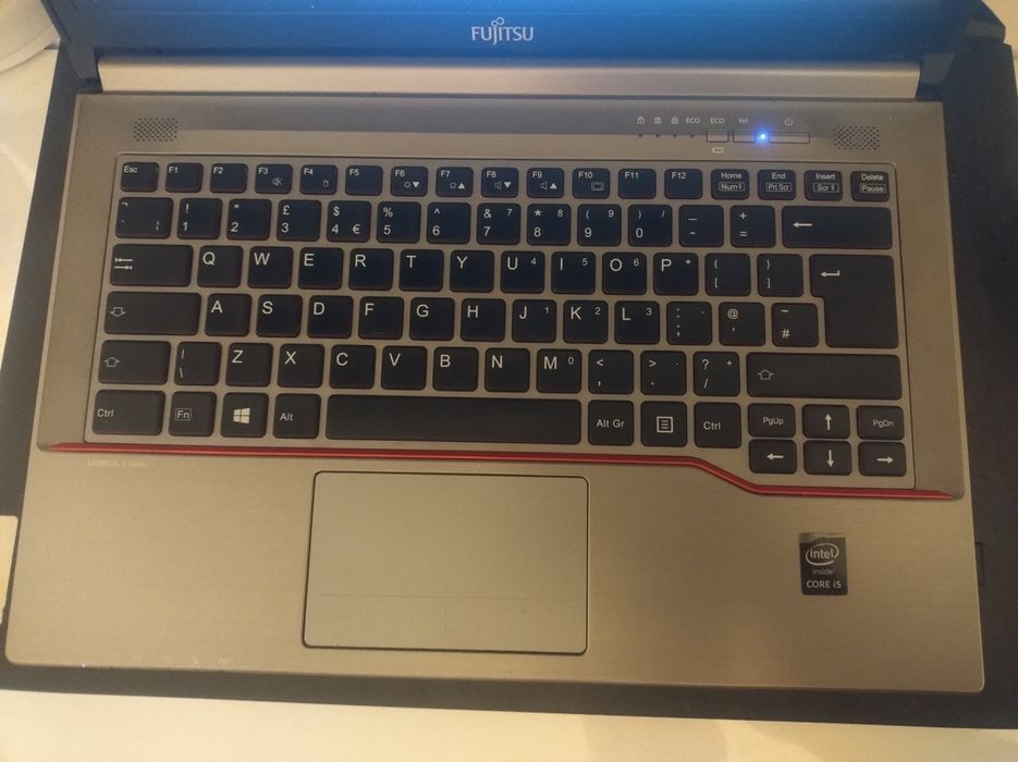 Laptop Fujitsu lifebook e744