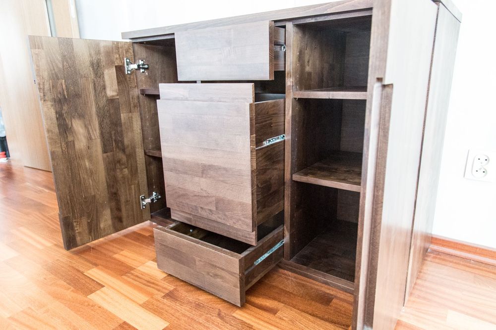 Komplet drewnianych mebli premium do sypialni – stan idealny