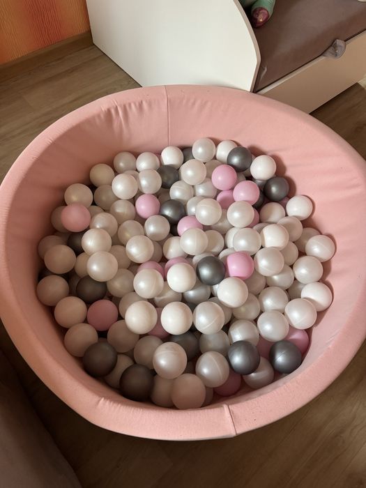 Сухий басейн з кульками