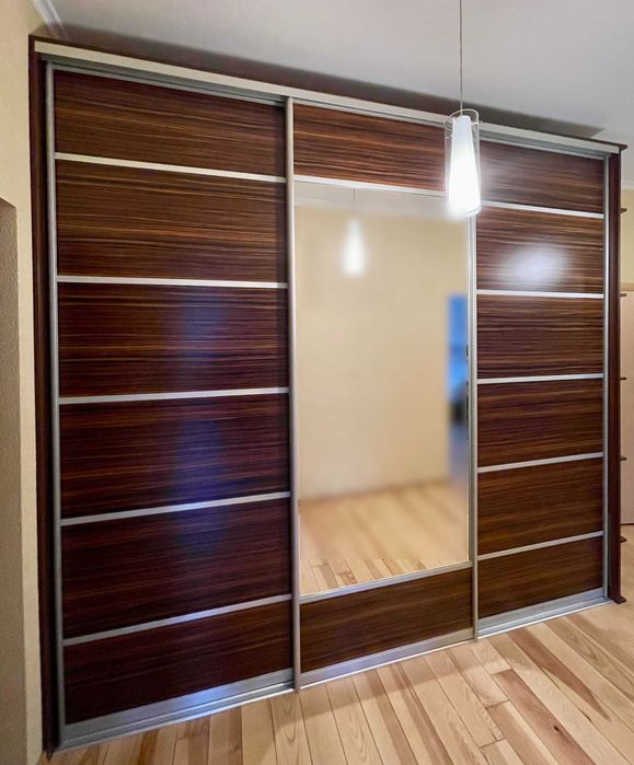 Шафа-купе зебрано із дзеркалом