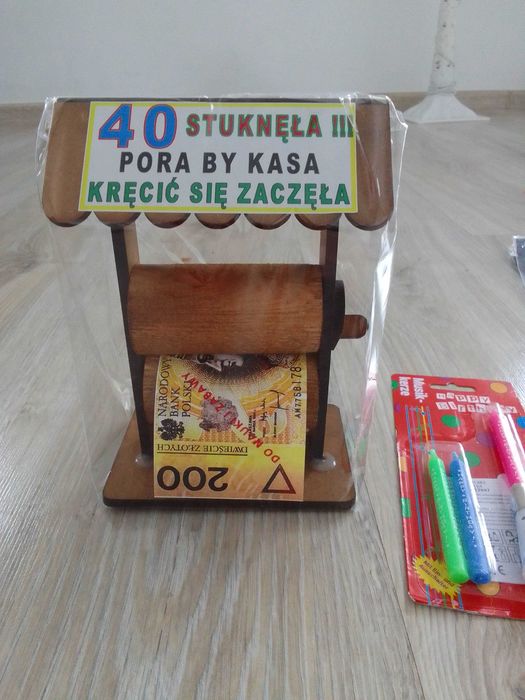 gadżety urodzinowe 40 lat dzwonek, studnia,