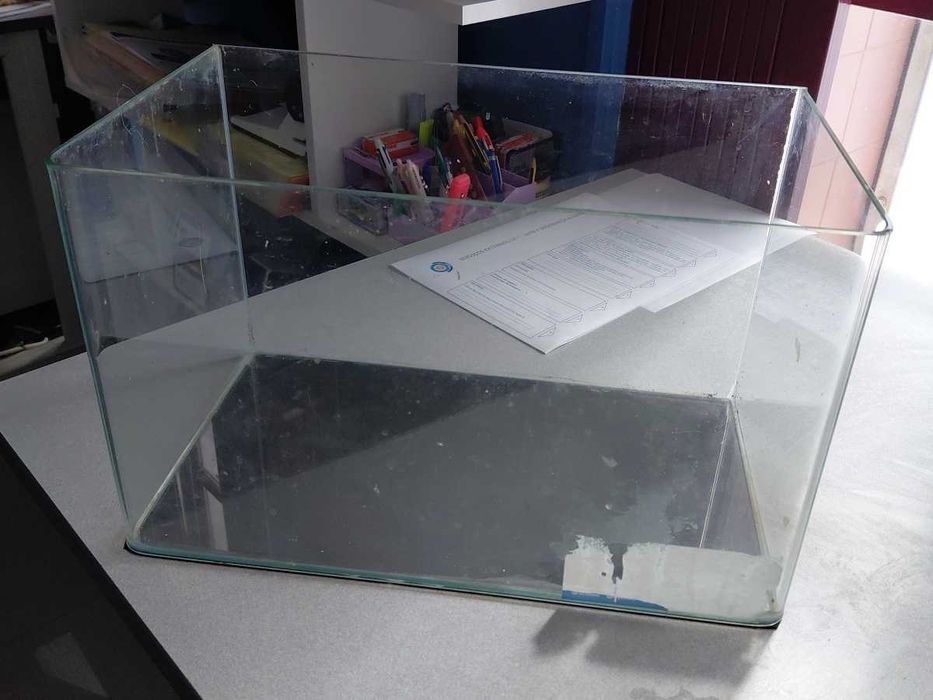 Aquario semi novo