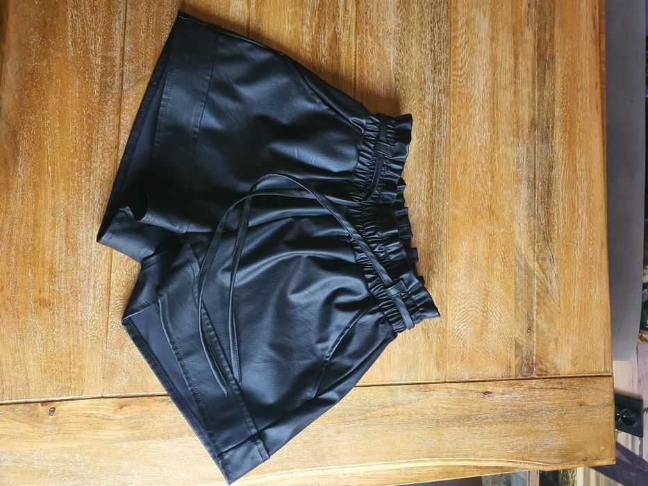 Spodenki skórkowe S, nowe
