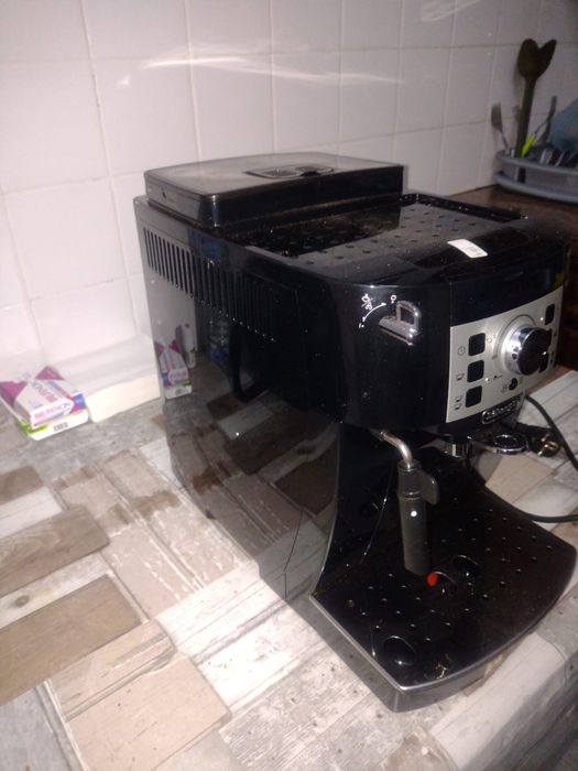 Maquina de cafe automatica marca  delongui