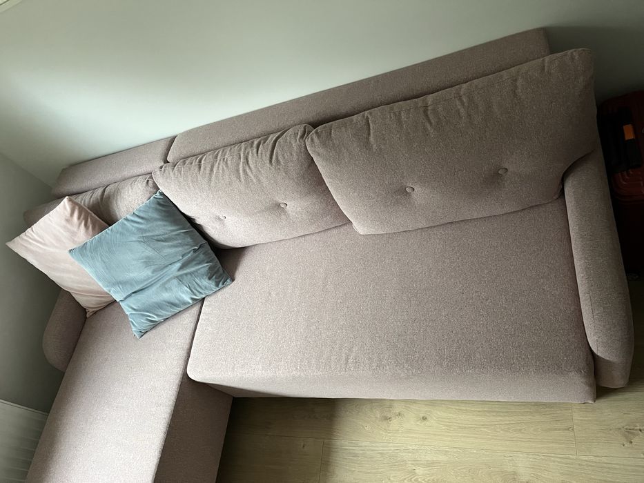 Narożnik z pojemnikiem na pościel