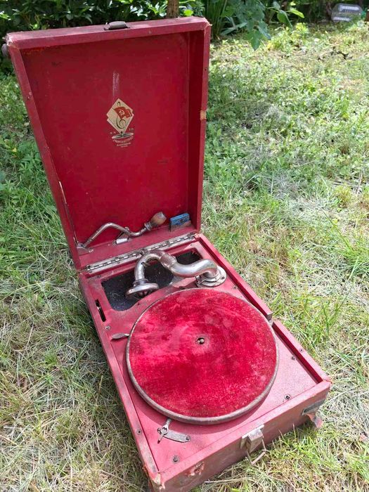 Патефон радянських часів,б/в