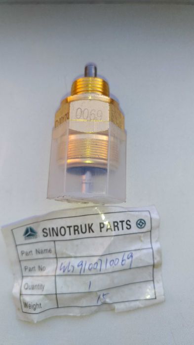 Датчик заднего хода КПП спецтехника HOWO артикул WG9100710069