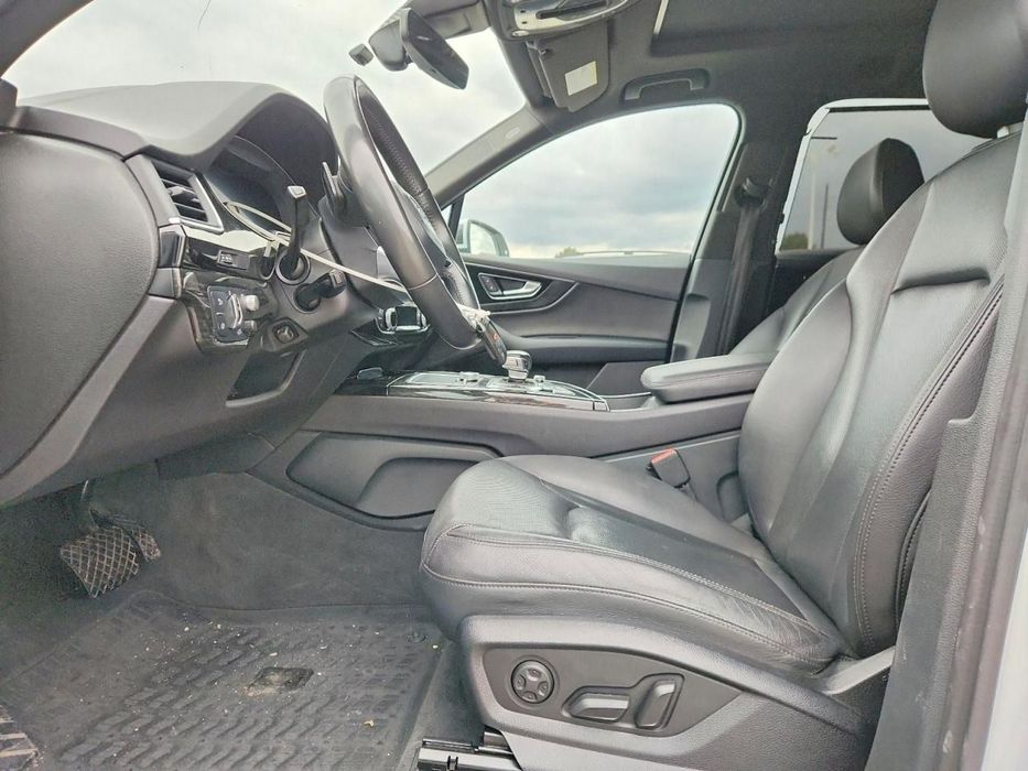 Audi Q7 PRESTIGE / 3.0 V6 / niski przebieg