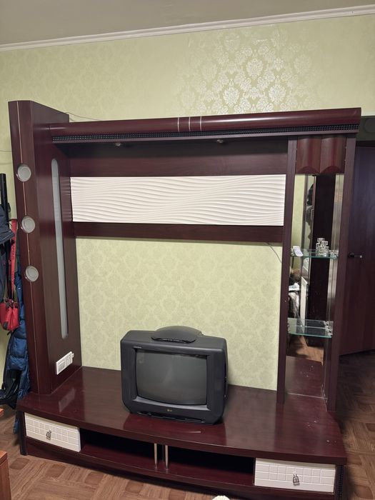 Продам тумбу / стінку під телевізор (італійська ДСП)