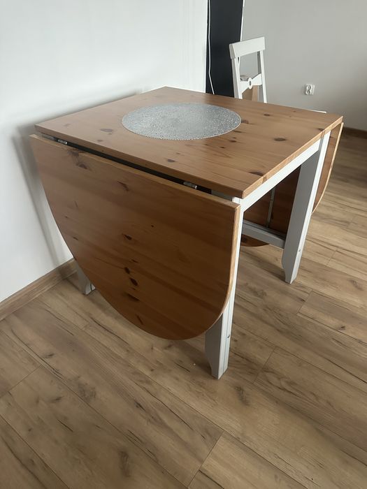 Stól jadalniany i stolik