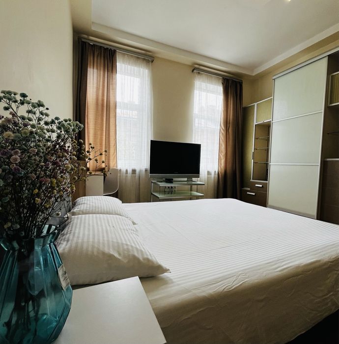 Подобова, погодина оренда 1 км біля Політеху, жд, центр