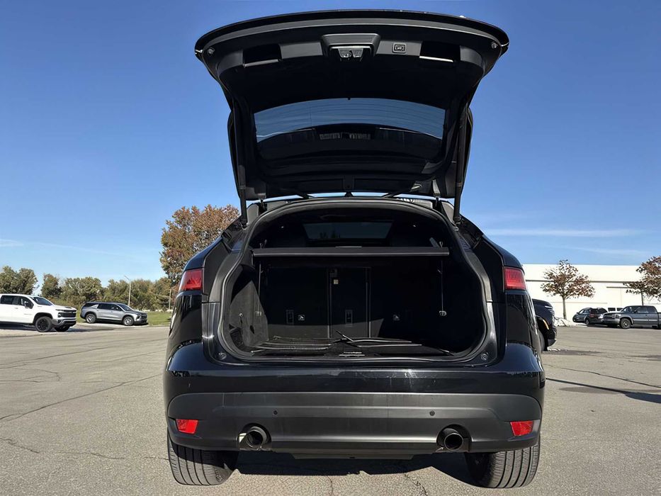 Jaguar F-PACE      2020