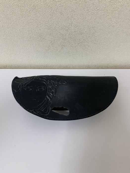 Черный чехол для очков