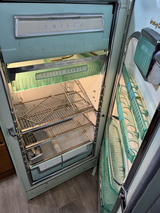 Frigorífico Americano antigo Funciona muito bem , silencioso