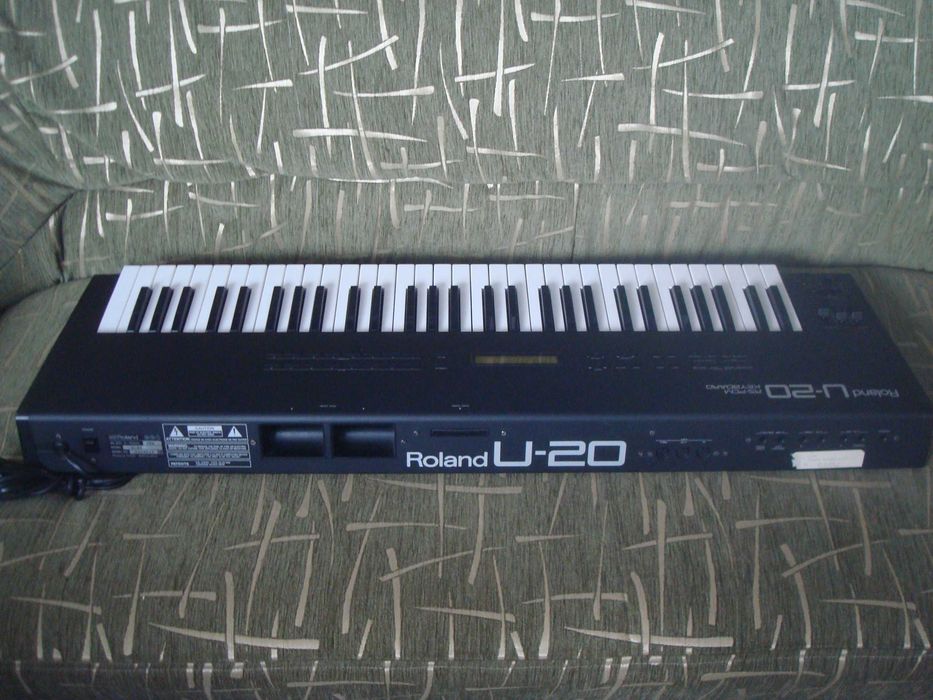 Продам синтезатор Roland U-20