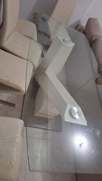 Mesa de vidro com 6 cadeiras