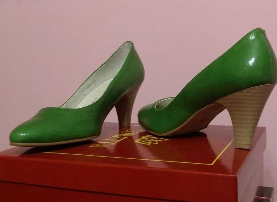 Туфлі - зелений човник
"Alpina"