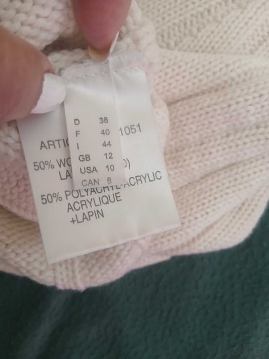 Женские свитера в ассортименте