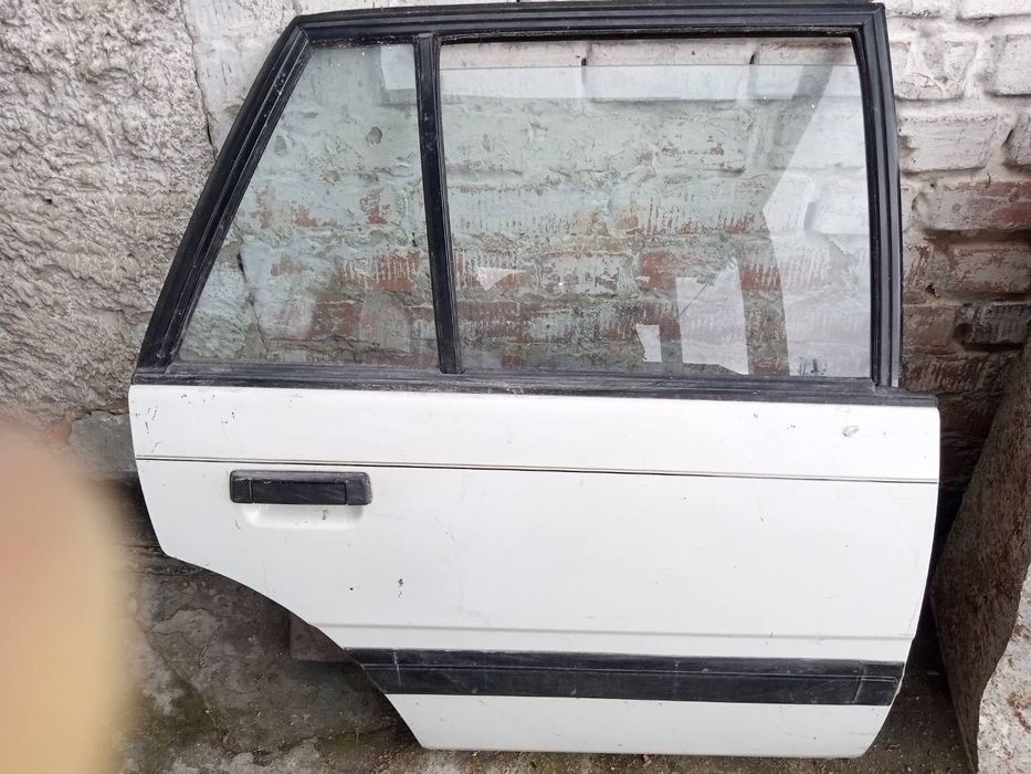 Двері задні,б/в,Мазда 626,гарний стан