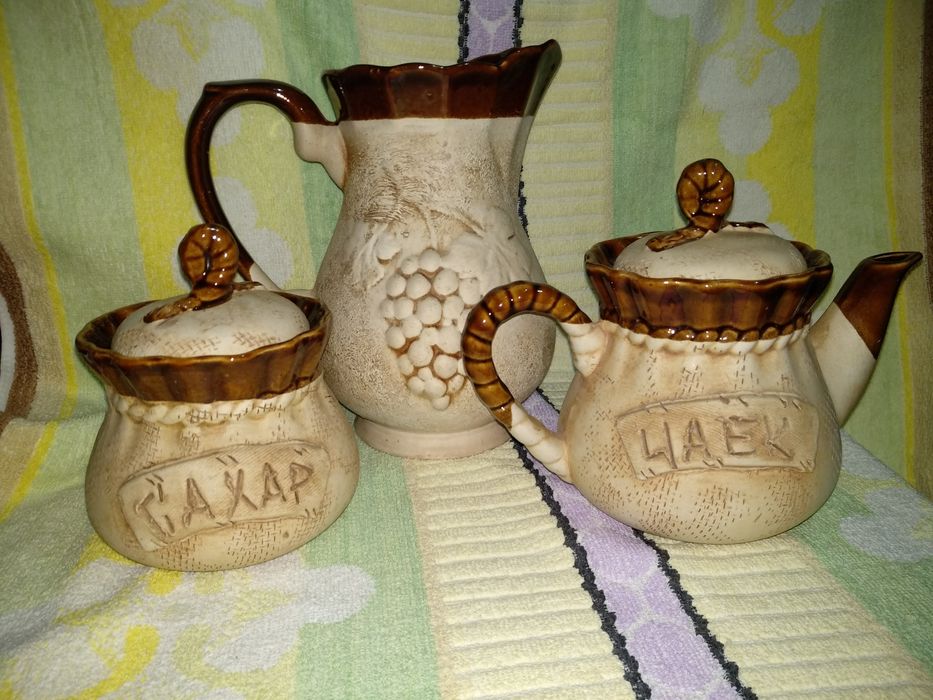 Казанок чугунок кувшин сахарница чайник чашка