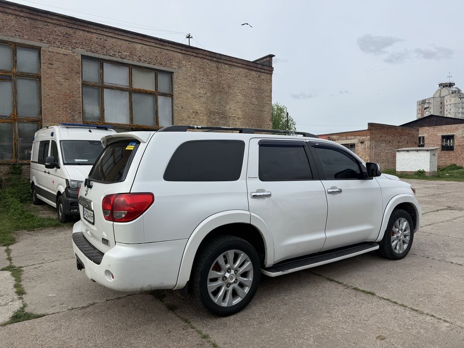 продам Toyota Sequoia