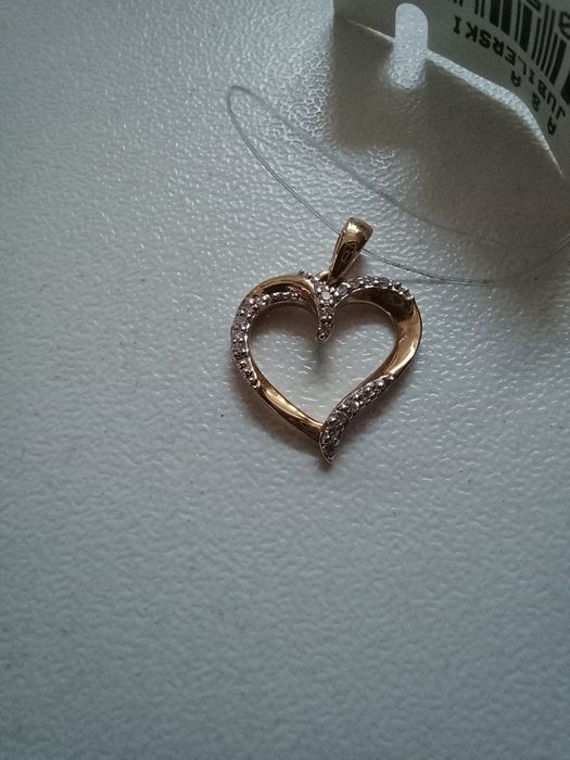 Złota zawieszka serce z prawdziwymi diamentami