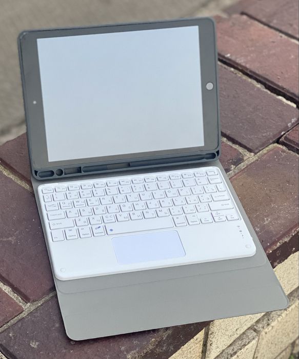 Клавіатура чехол для 7th, 8th, 9th iPad 10,2 чудовий подарунок