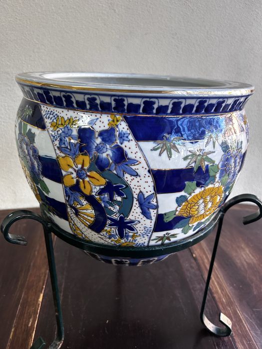 Vaso Decorativo em Cerâmica Pintado à Mão + Suporte em Ferro