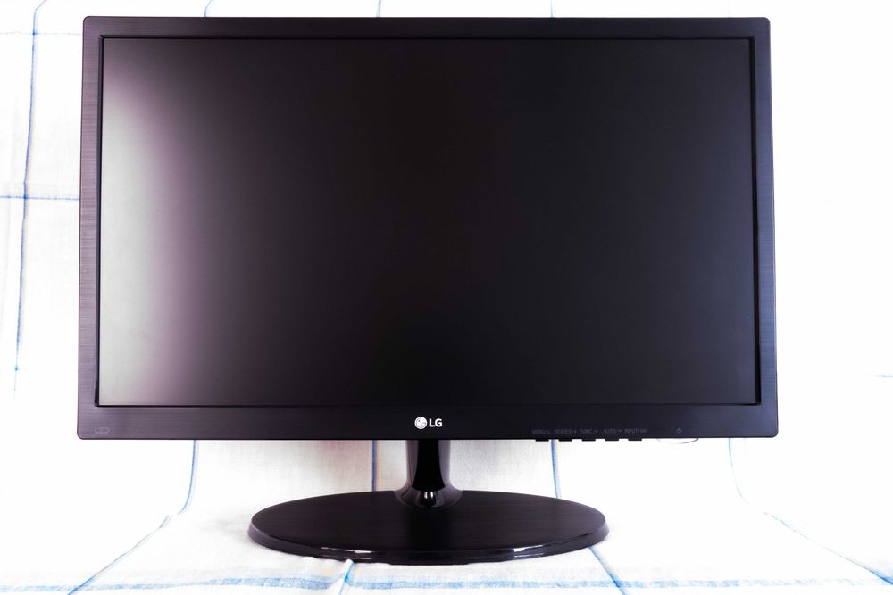 Monitor LG 22M38A