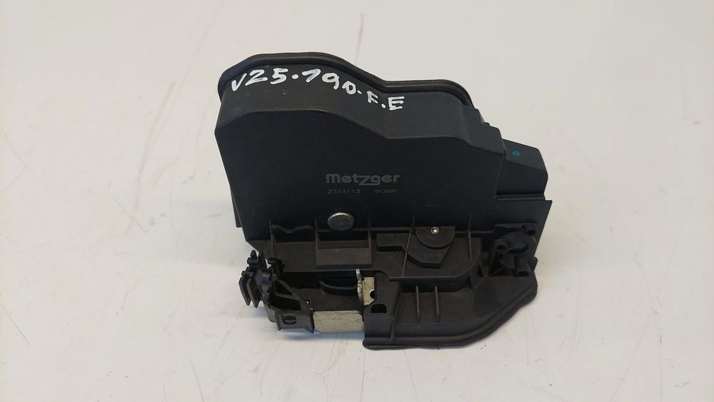 Fechadura / fecho porta frente esquerdo BMW 1 (F21)