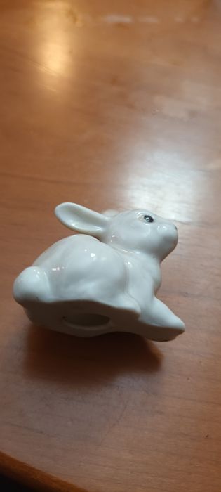 Фарфоровая фигурка.