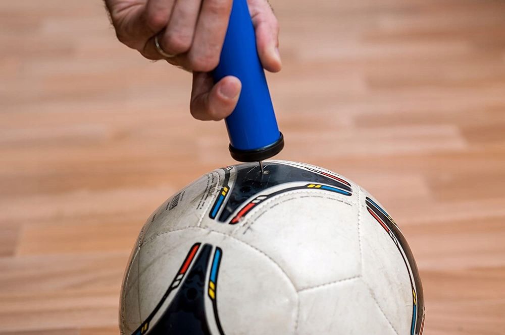 pompka ręczna do piłki 2 końcówki 29cm różne piłki