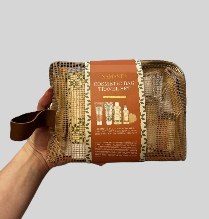 kosmetyczka brązowa z zestawem kosmetyków pielęgnacji travel set żel prysznic mgiełka peeling krem