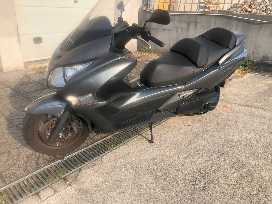 Honda  maxi-scooter SW-400  40cv e ABS