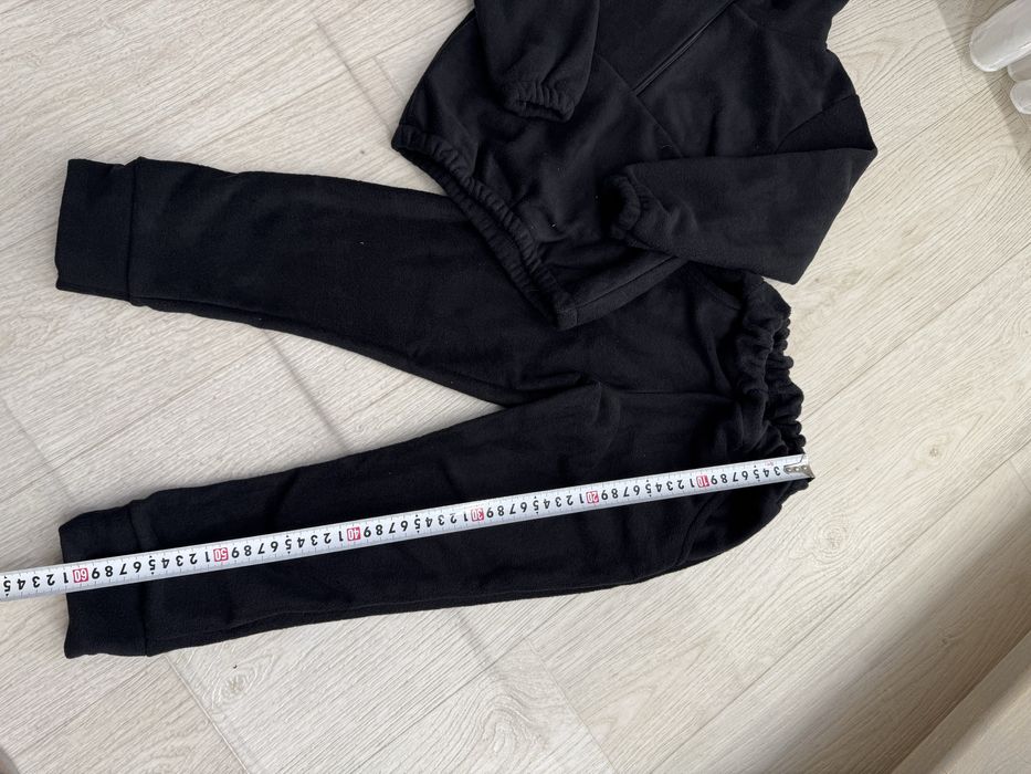 Новий дитячий флісовий чорний костюм 110 розмір