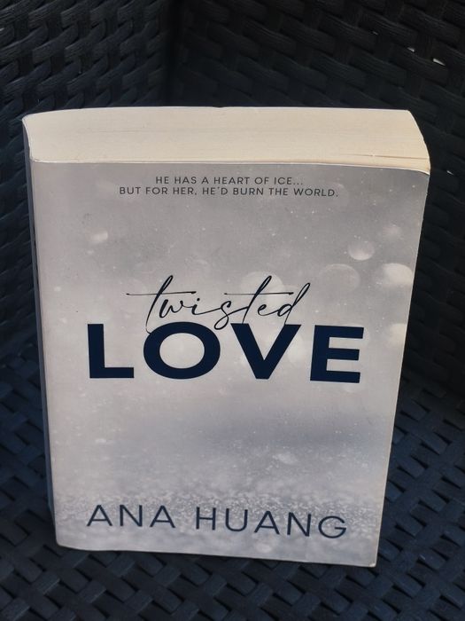 Lote 2 Livros: Twisted Love + Twisted Games (Ana Huang)