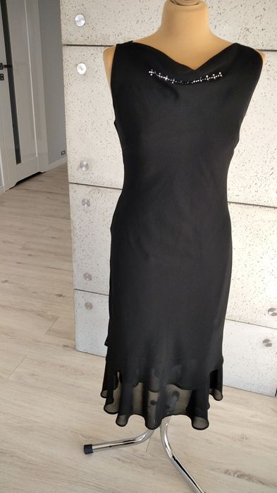Czarna klasyczna elegancka sukienka s 36